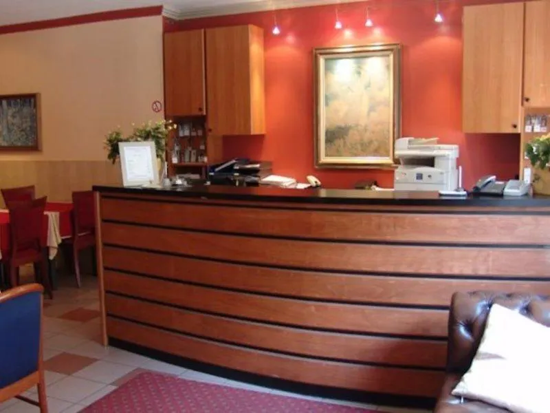 Albert Hotel Saint-Josse-ten-Noode 2*,