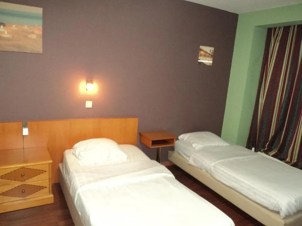 Albert Hotel Saint-Josse-ten-Noode 2*, Brussels