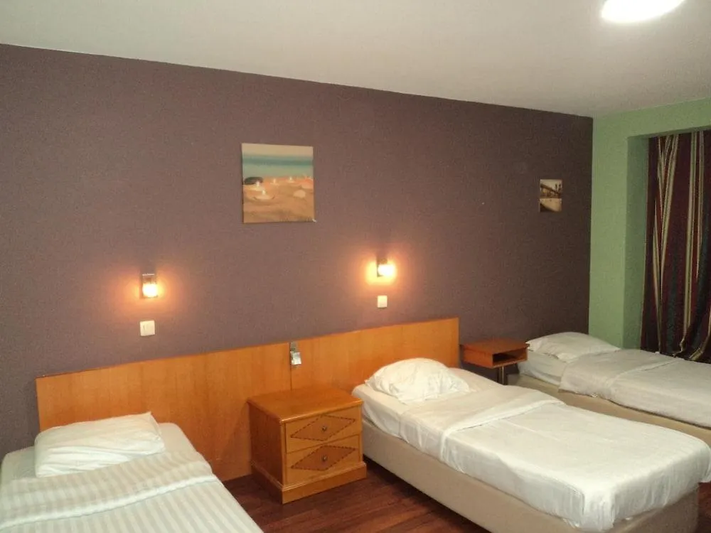 Albert Hotel Saint-Josse-ten-Noode 2*, Brussels