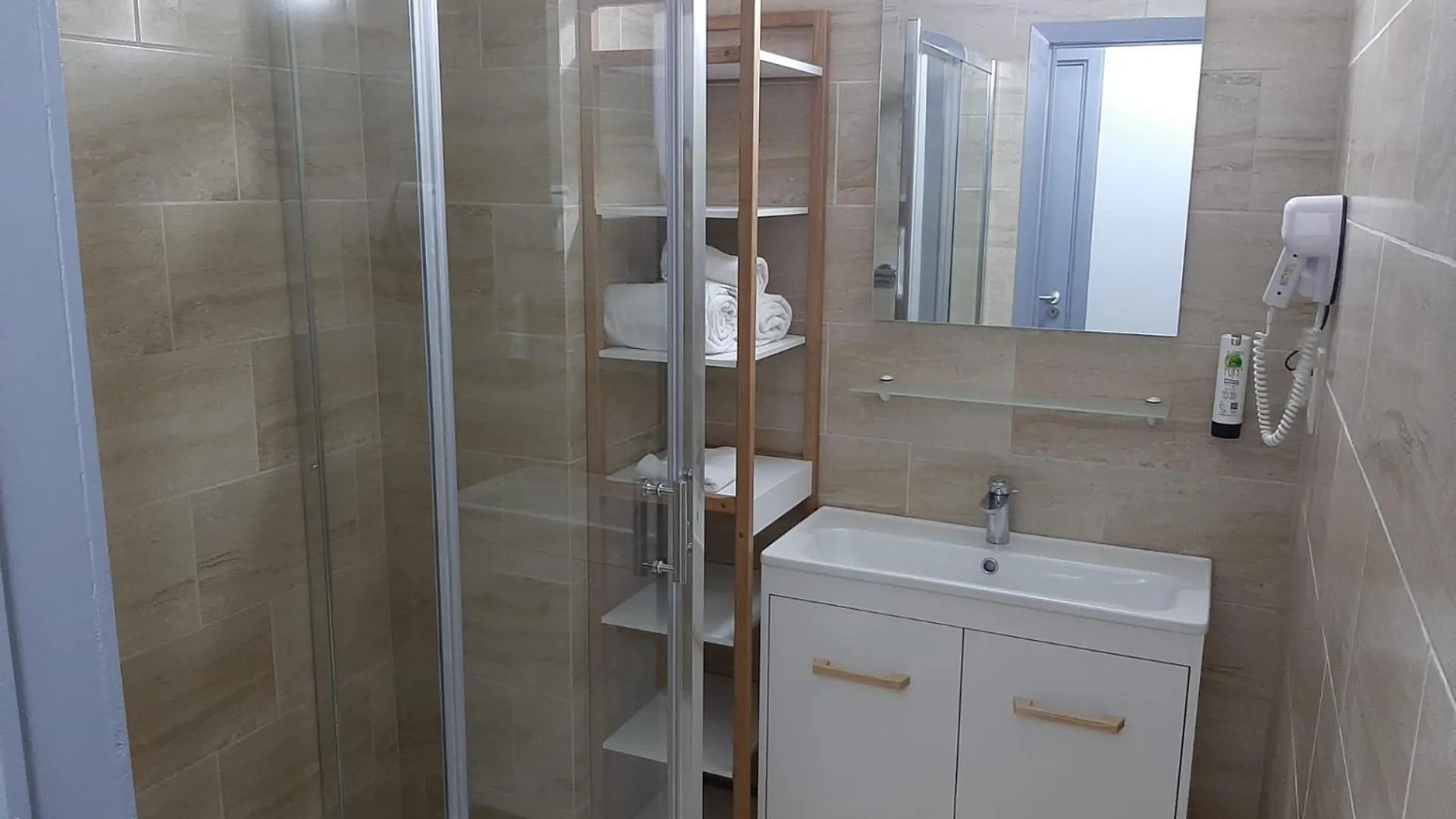 Albert Hotel Saint-Josse-ten-Noode 2*, Brussels